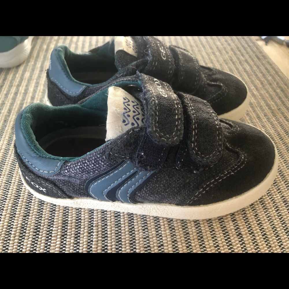 GEOX respira kids shoes size 8US/24 Euro